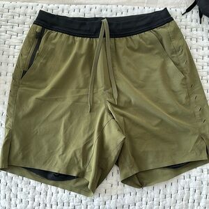 Ten Thousand Men’s 7” Interval lined Shorts - size Medium